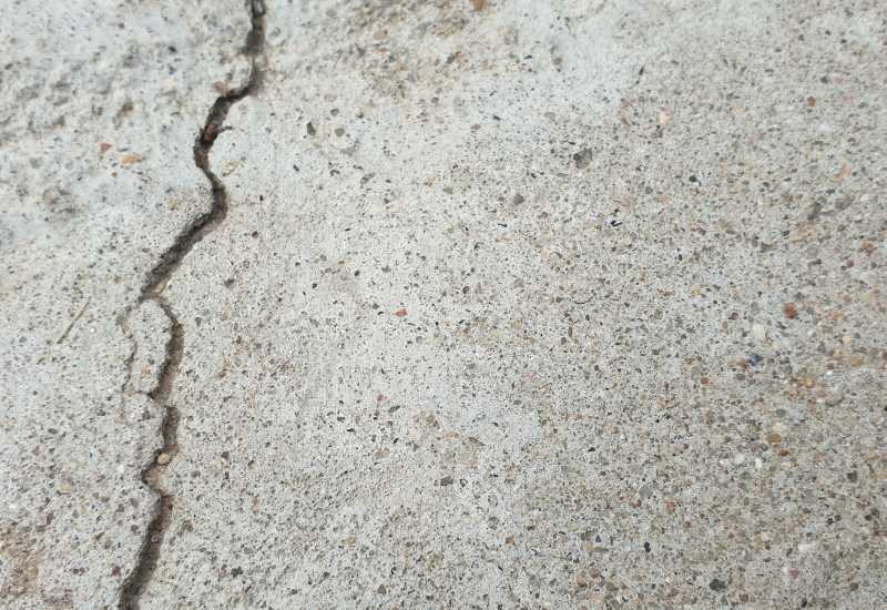 Decoding Concrete Cracks: A Comprehensive Guide to Causes and Remedies