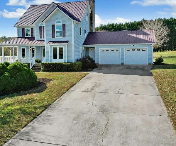 Top 7 Warning Signs That Indicate It’s Time for Driveway Repair